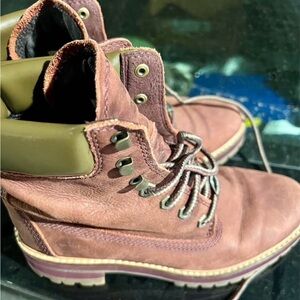 Timberland Mauve Leather Ankle Boots with Olive Collar